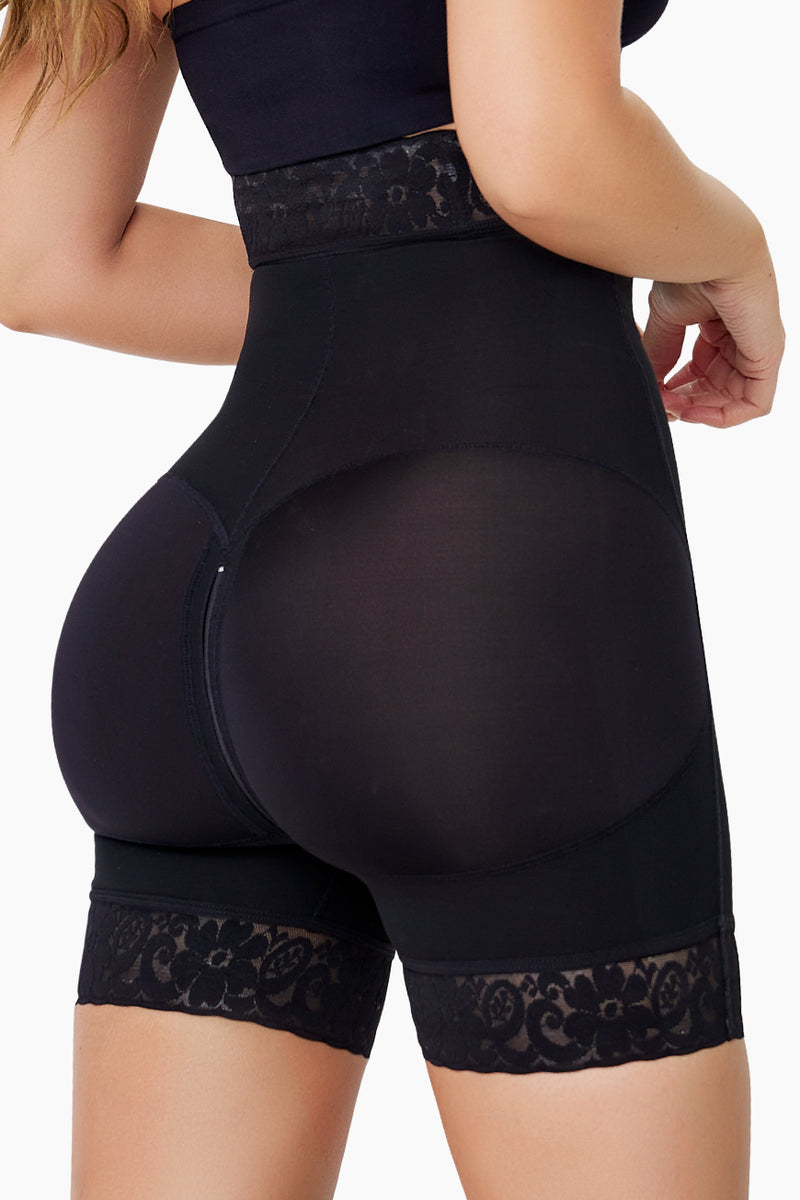Pure Shape Thong shapewear in black with seamless design and moderate tummy control for a smooth silhouette. Ideal for everyday wear under clothing.
