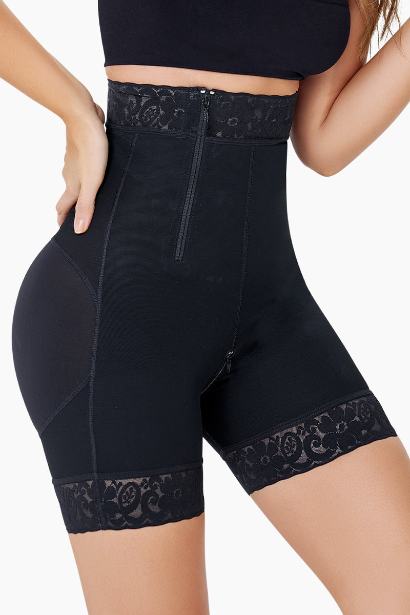 Pure Shape Thong shapewear in black with seamless design and moderate tummy control for a smooth silhouette. Ideal for everyday wear under clothing.
