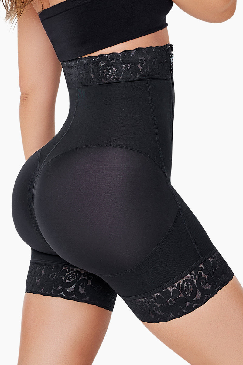 Pure Shape Thong shapewear in black with seamless design and moderate tummy control for a smooth silhouette. Ideal for everyday wear under clothing.