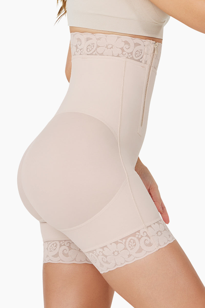 Pure Shape Thong shapewear in black with seamless design and moderate tummy control for a smooth silhouette. Ideal for everyday wear under clothing.